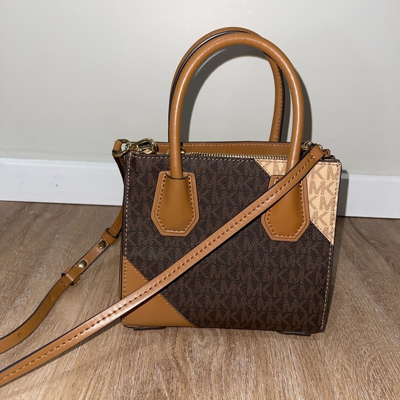 MICHAEL KORS Mercer Logo Accordion Crossbody Bag Brown Authentic - Picture 2 of 4